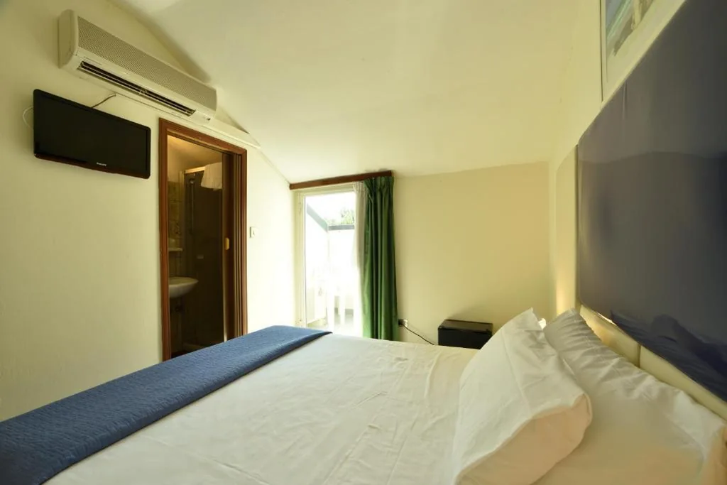 Double Room with Private Bathroom — Hotel Diano Marina Mhotelsgroup