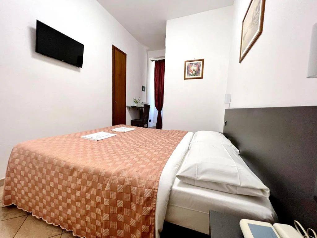 Camera Matrimoniale con Bagno Privato — Hotel domus termini