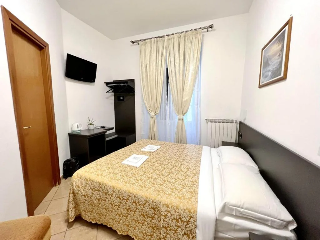 Camera Matrimoniale con Bagno Privato — Hotel domus termini