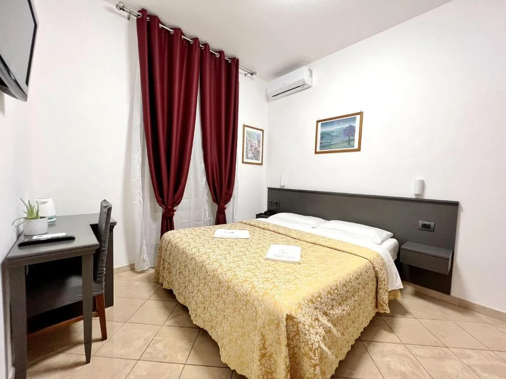 Camera Matrimoniale con Bagno Privato — Hotel domus termini