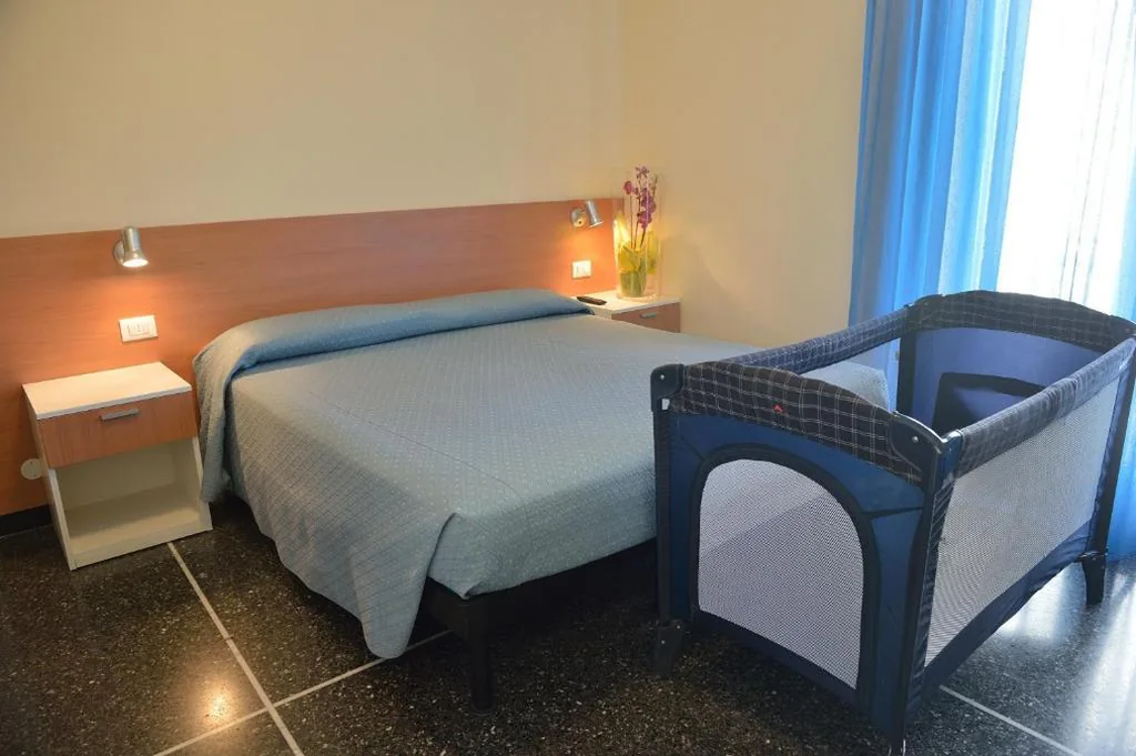 Camera Matrimoniale con Bagno Privato — Hotel Guya