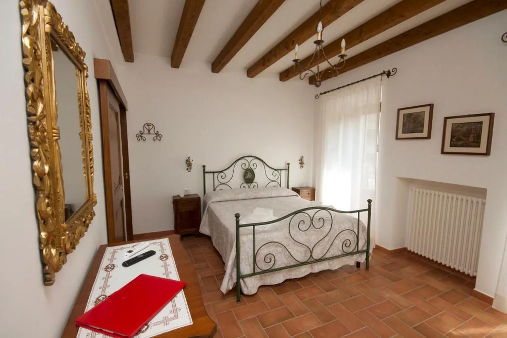 Double Room with Private Bathroom — Il Gallo Nero
