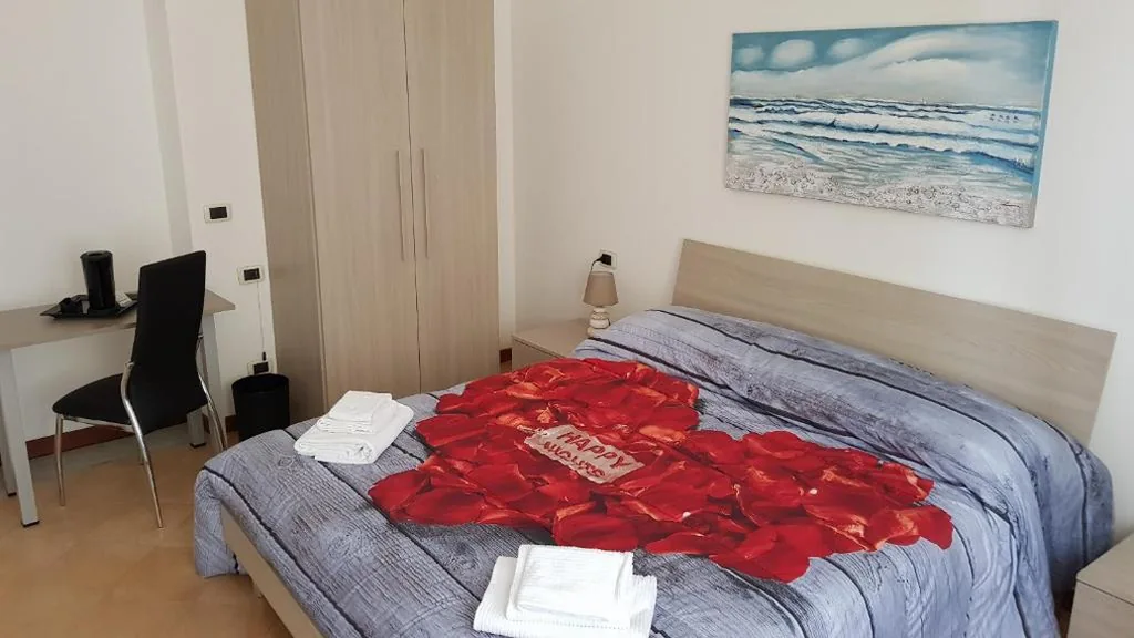 Camera Matrimoniale con Bagno Privato — Il Giardino dei Limoni Room & Apartments