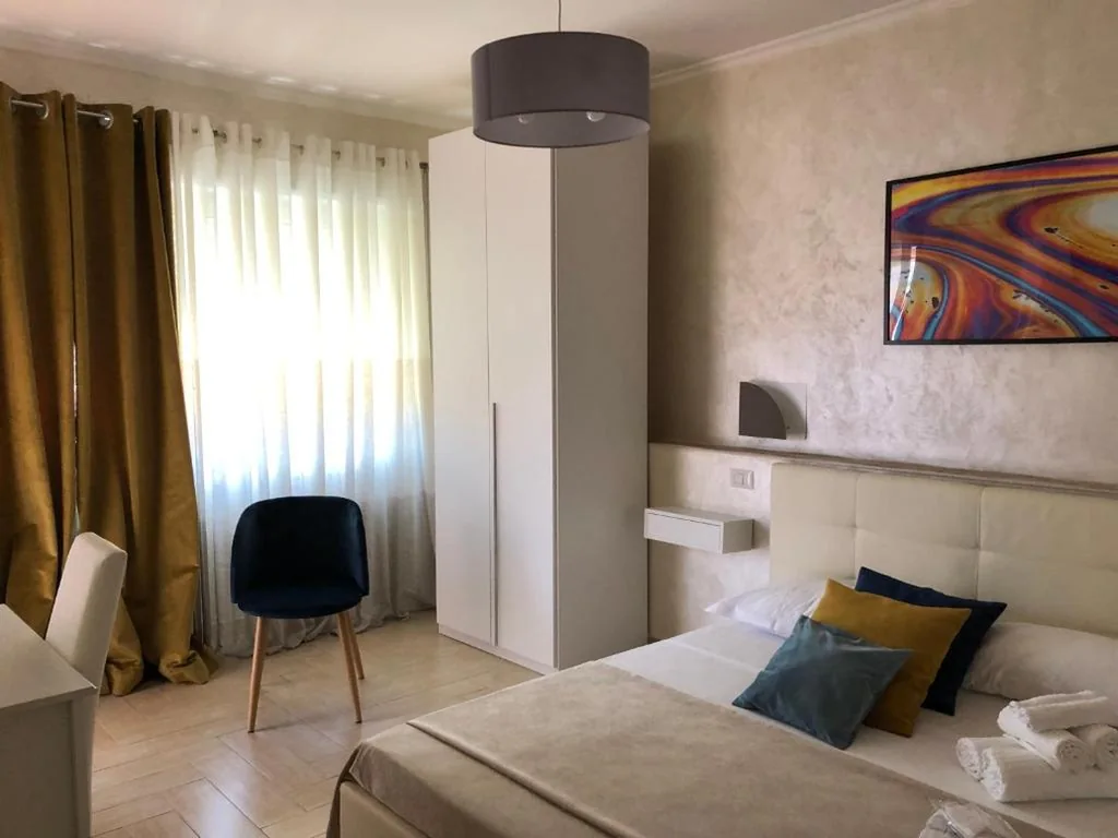 Double Room with Private Bathroom — Isabel
