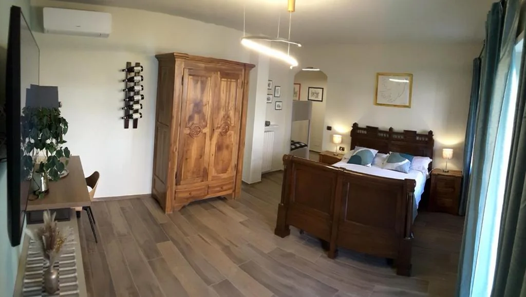 Double Room with Private Bathroom — L’alba di Langa