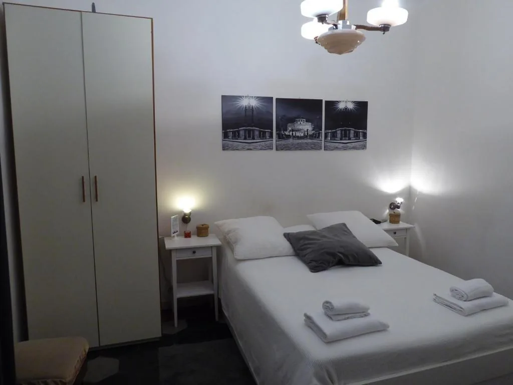 Double Room with Private Bathroom — La Dolce Vita Roma