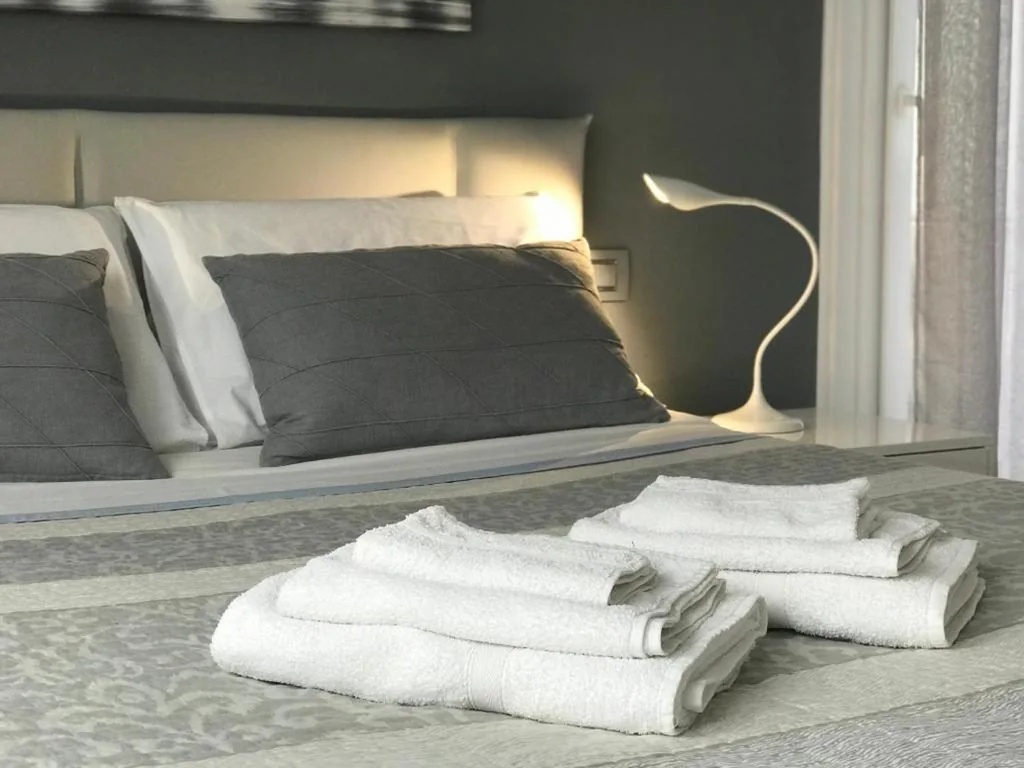 Camera Matrimoniale con Bagno Privato — La Maggiolina camere La Spezia
