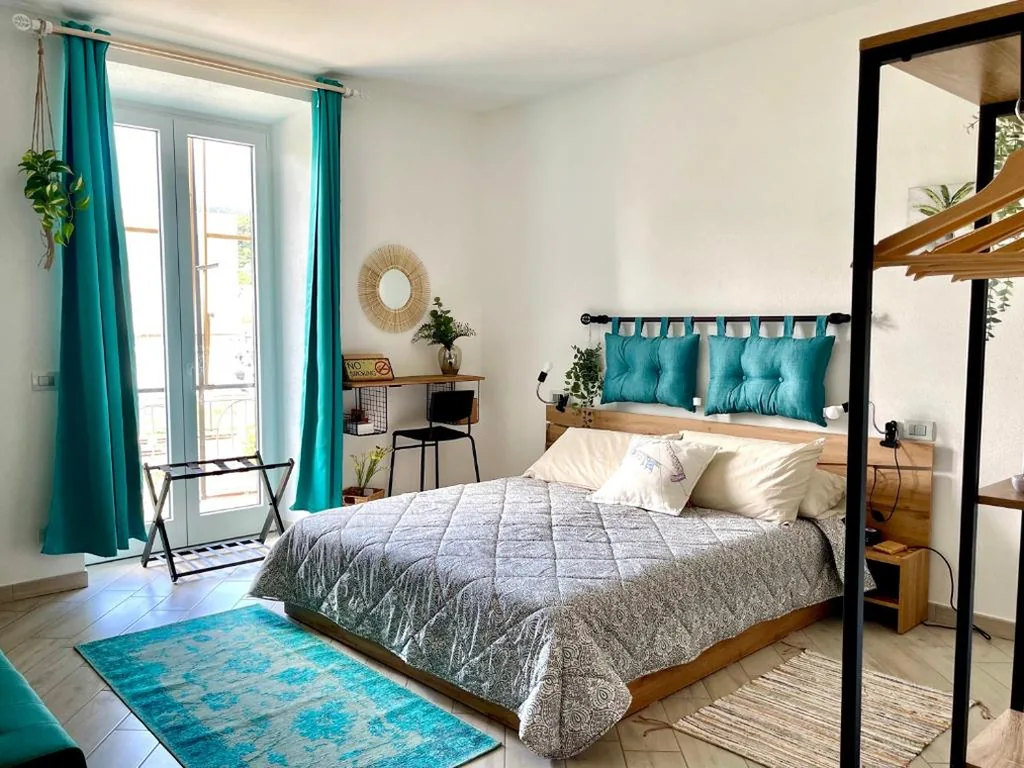 Camera Matrimoniale con Bagno Privato — La Monstera Rooms