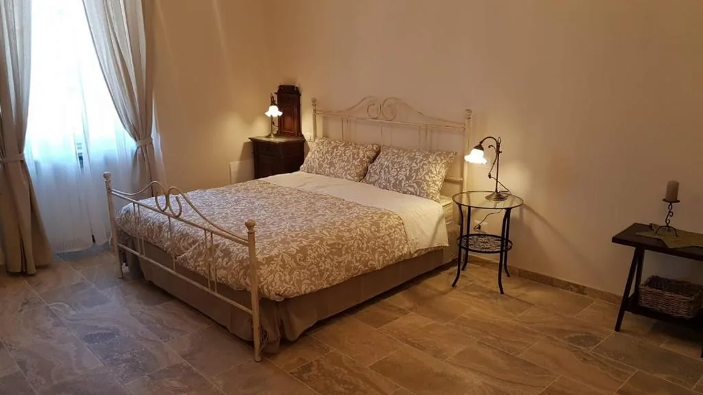 Double Room with Private Bathroom — La Salita B&B