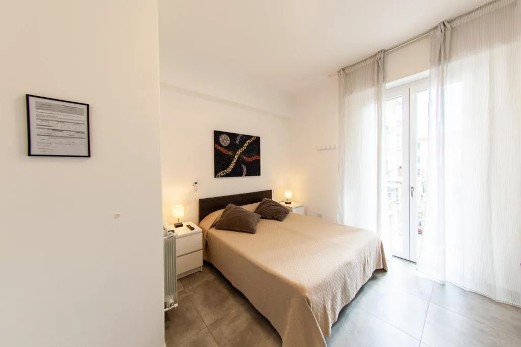 Double Room with Private Bathroom — La Spezia Holidays 123