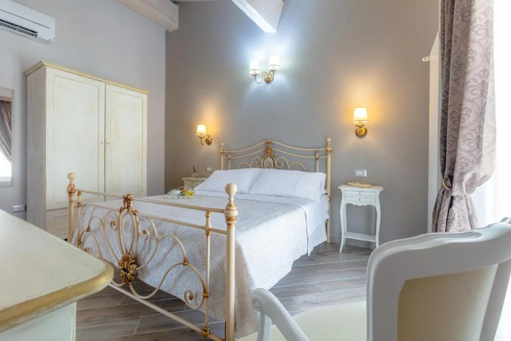 Double Room with Private Bathroom — Le torri di Tarquinia