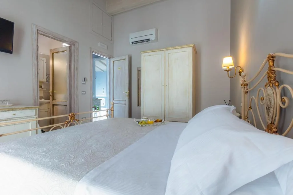 Double Room with Private Bathroom — Le torri di Tarquinia