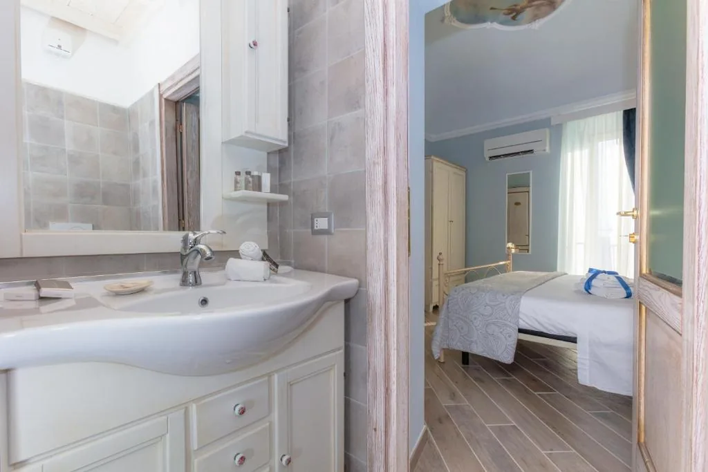 Double Room with Private Bathroom — Le torri di Tarquinia