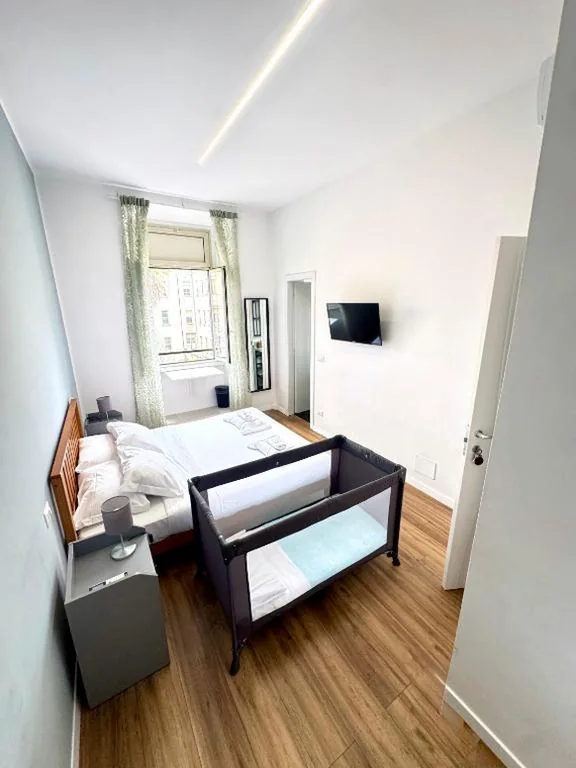 Double Room with Private Bathroom — Lexie Suites, Roma Termini St