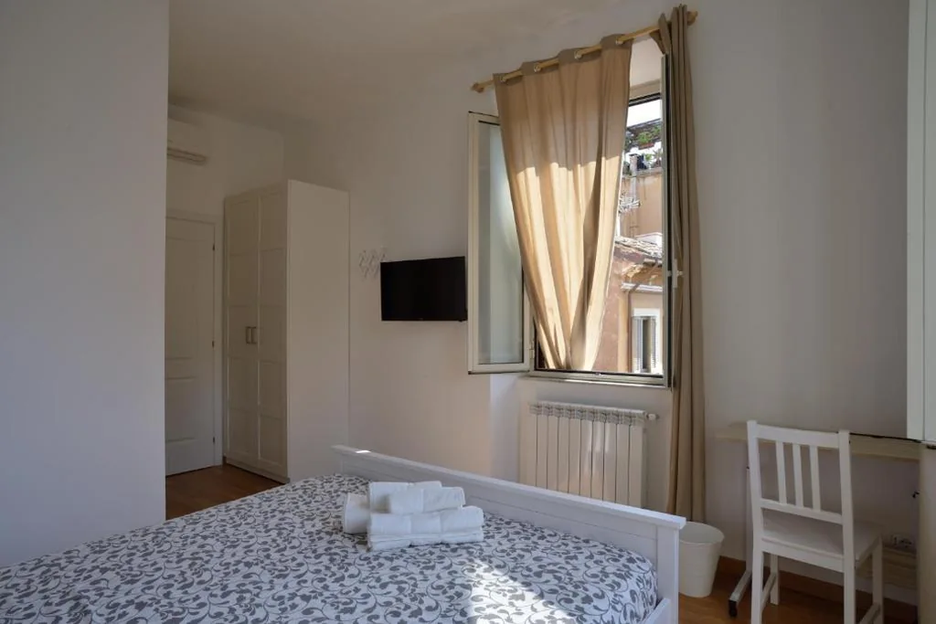 Double Room with Private Bathroom — Livia B&B – Trastevere