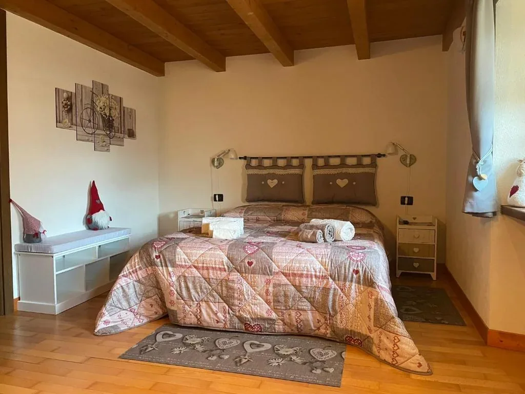 Double Room with Private Bathroom — Lo Sougnet