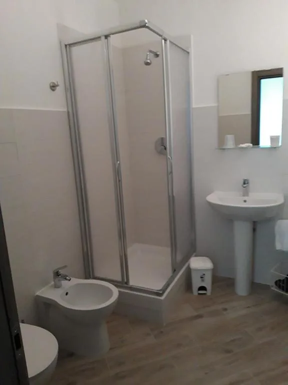 Camera Matrimoniale con Bagno Privato — Locanda della luna rossa