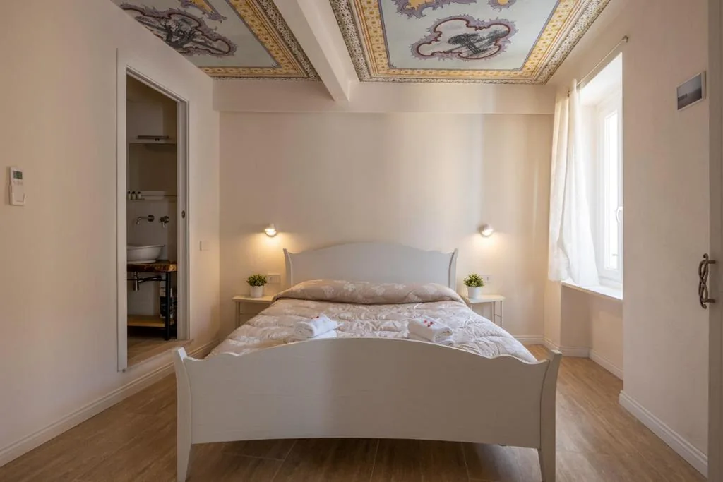 Double Room with Private Bathroom — Locus Amoenus