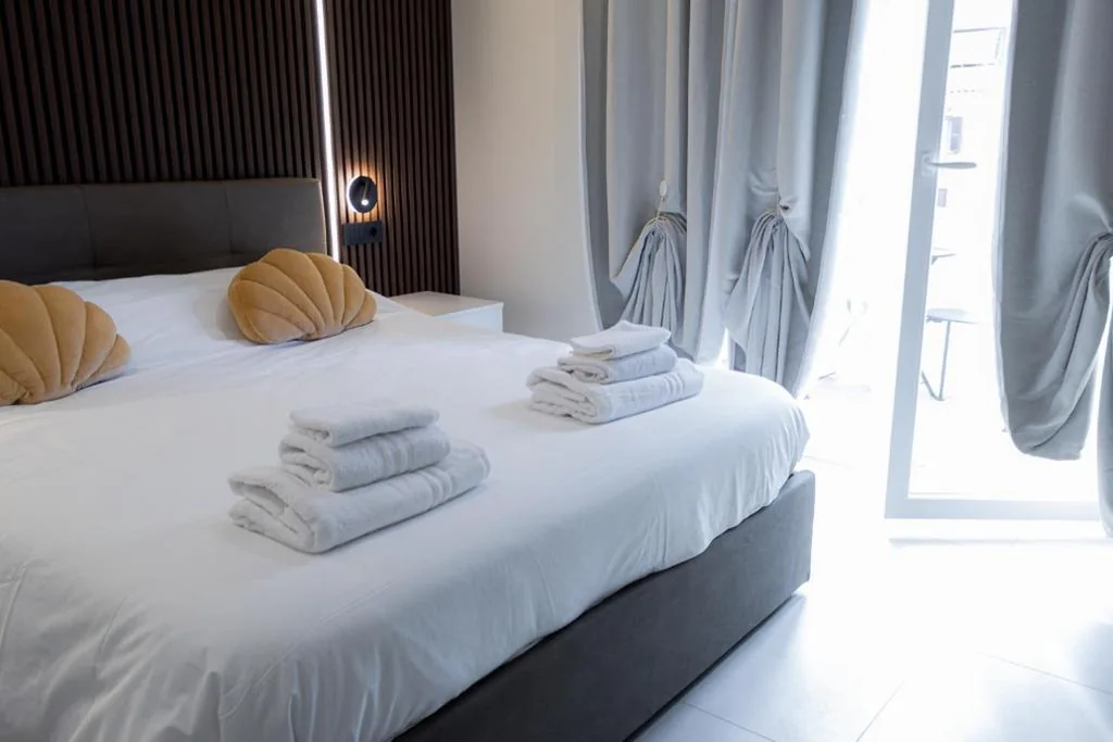 Camera Matrimoniale con Bagno Privato — Luma Rooms