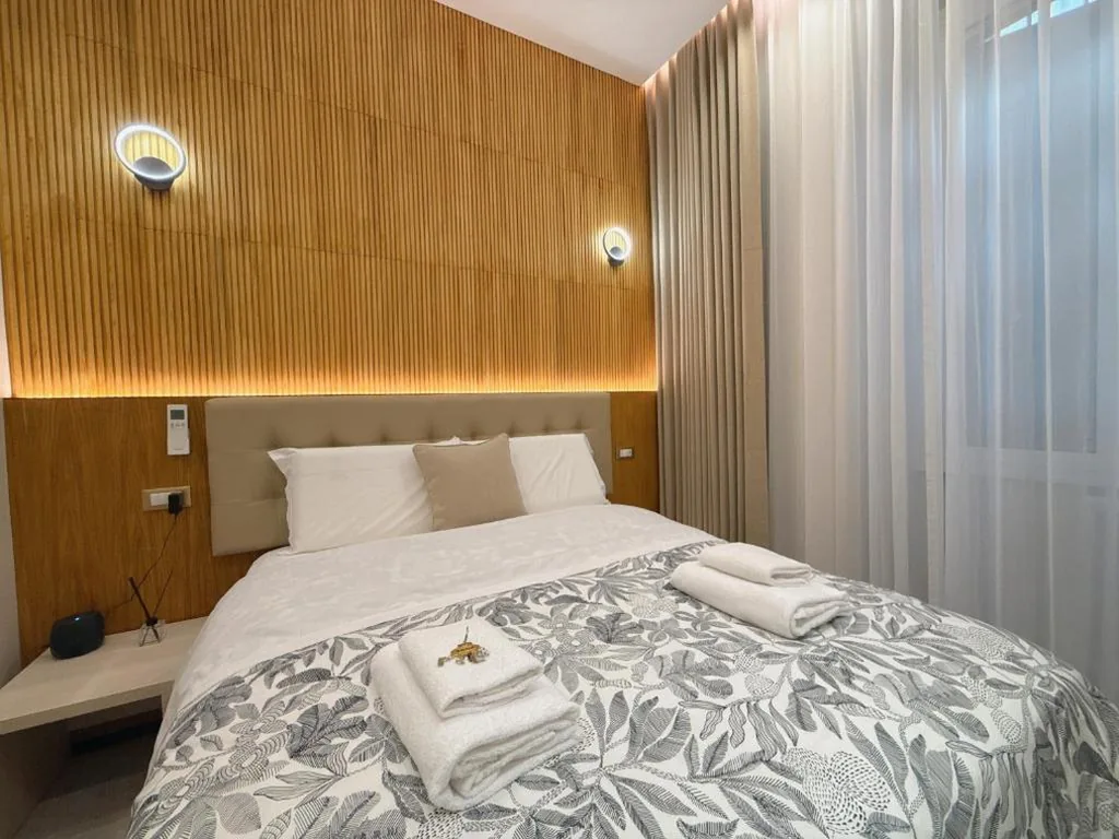 Double Room with Private Bathroom — Luxe roma