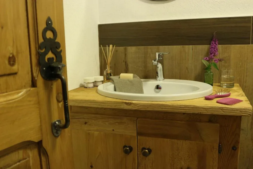 Double Room with Private Bathroom — Maison Chabod