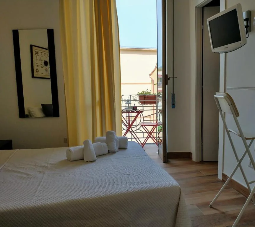 Double Room with Private Bathroom — Mi casa tu casa
