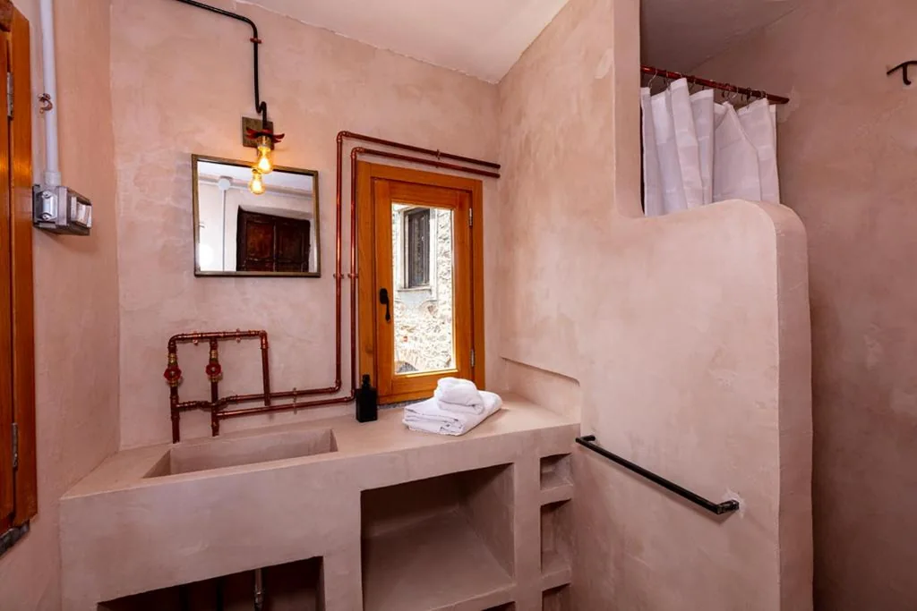 Double Room with Private Bathroom — NATURA rooms&sport