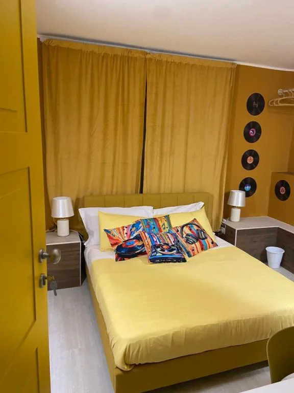 Camera Matrimoniale con Bagno Privato — One Of One Rooms – COLOSSEUM
