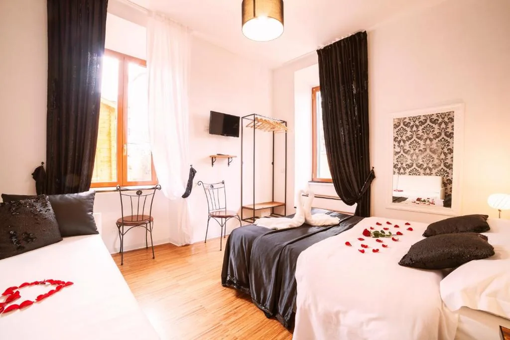 Camera Matrimoniale con Bagno Privato — Ostiense Suites