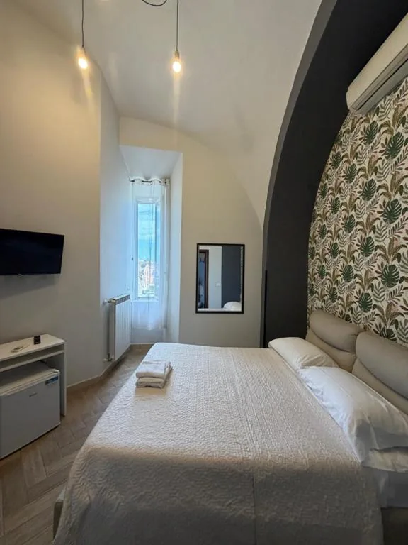 Double Room with Private Bathroom — Palazzo Cardinale – LE SCALETTE TERRACINA
