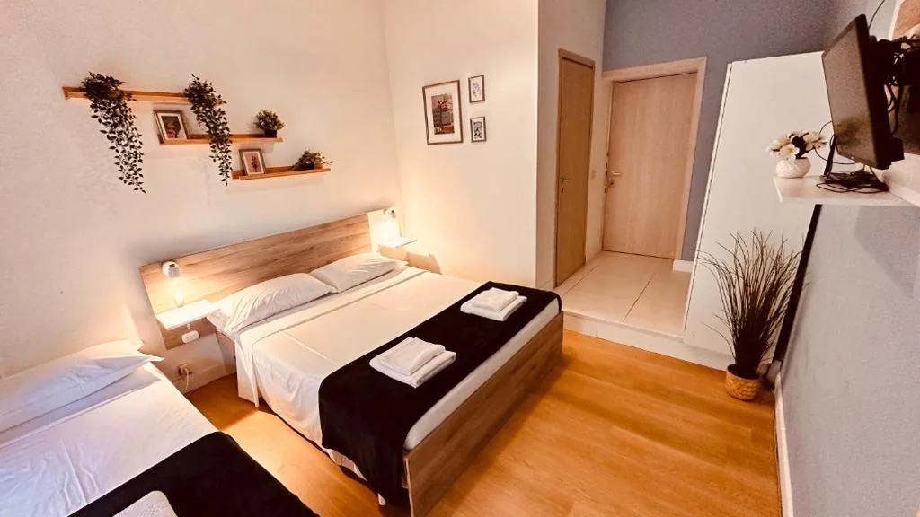 Double Room with Private Bathroom — Pardis Guest house