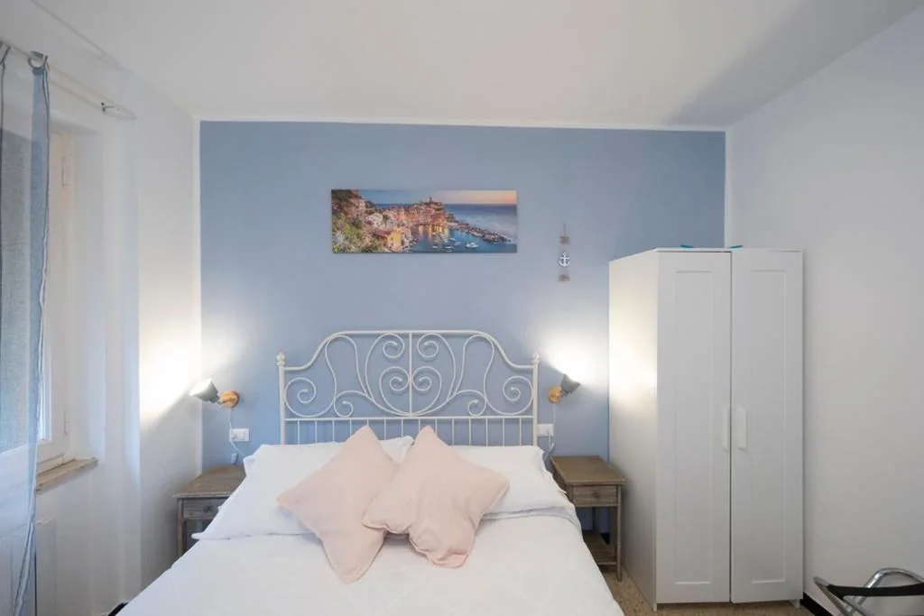 Double Room with Private Bathroom — Pippo a Vernazza Rooms