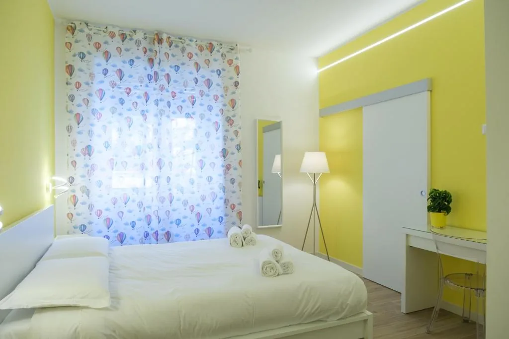 Camera Matrimoniale con Bagno Privato — RainbHome Colourful Roman Suites