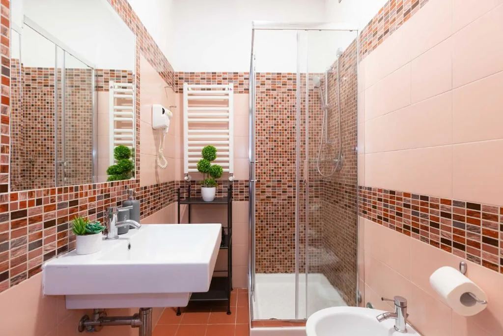 Camera Matrimoniale con Bagno Privato — Rental in Rome Guest House – ZEN01