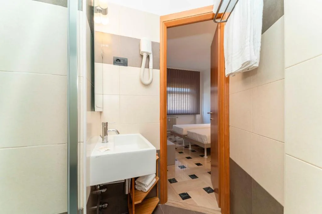 Camera Matrimoniale con Bagno Privato — Residenza Carducci