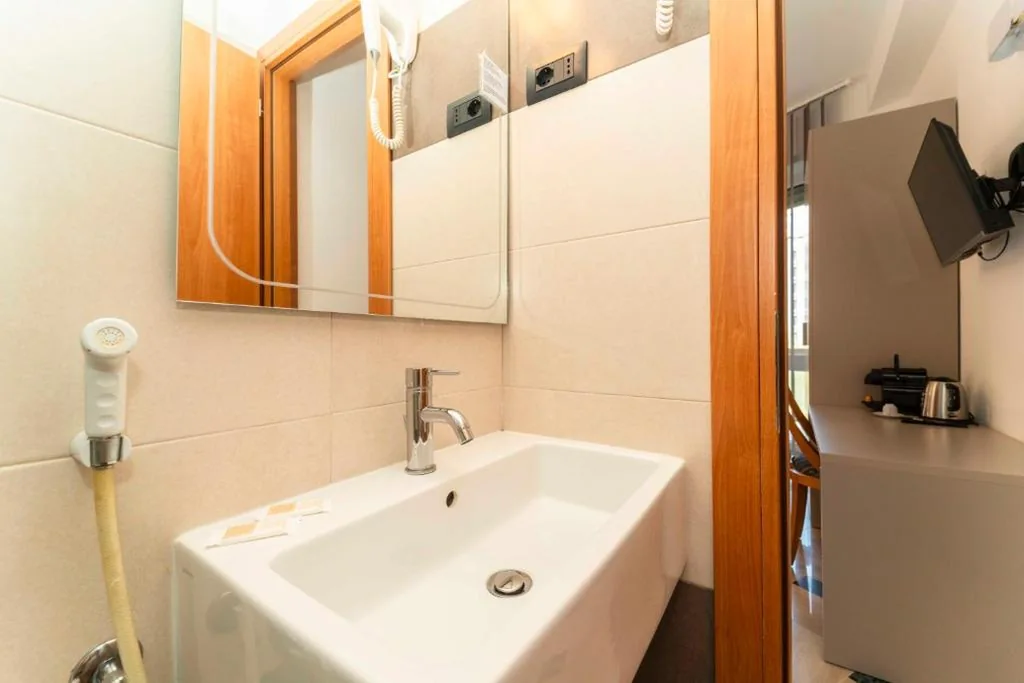 Camera Matrimoniale con Bagno Privato — Residenza Carducci