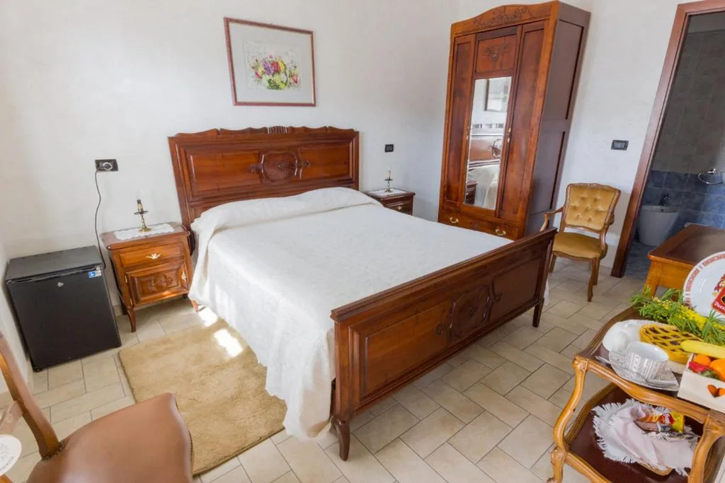 Camera Matrimoniale con Bagno Privato — Ristorante Buasca