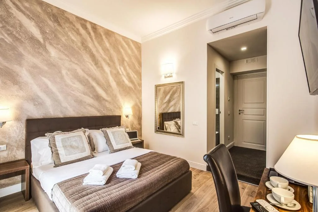 Double Room with Private Bathroom — River Luxury Suites
