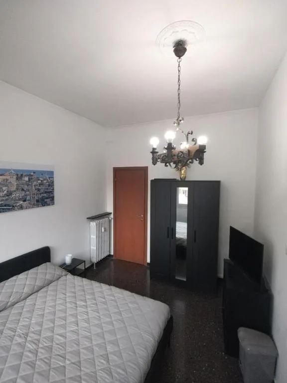 Camera Matrimoniale con Bagno Privato — Roby’s Rooms affittacamere a Genova, San Martino