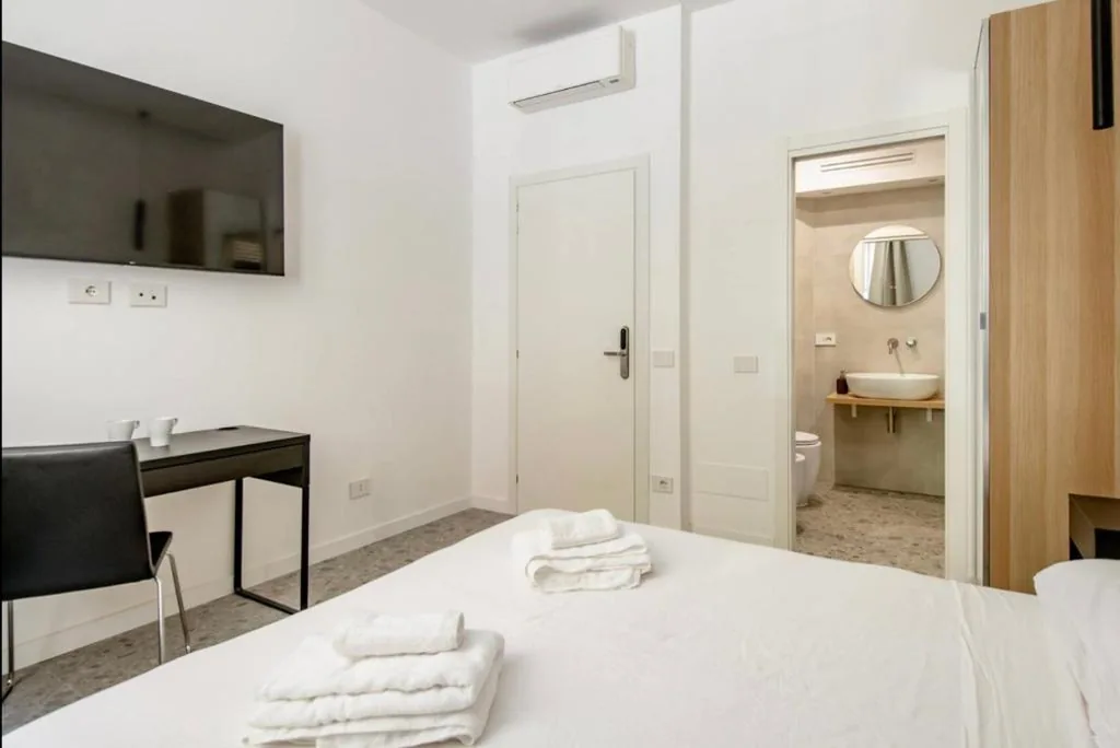Camera Matrimoniale con Bagno Privato — Roma private rooms Vatican City