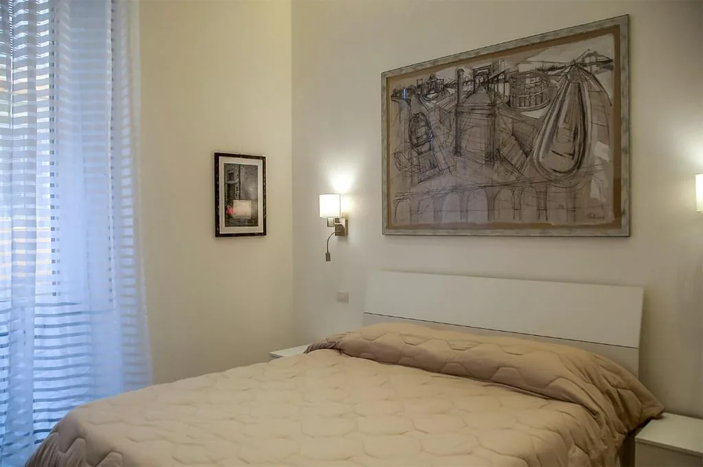 Double Room with Private Bathroom — Roma Vespahouse