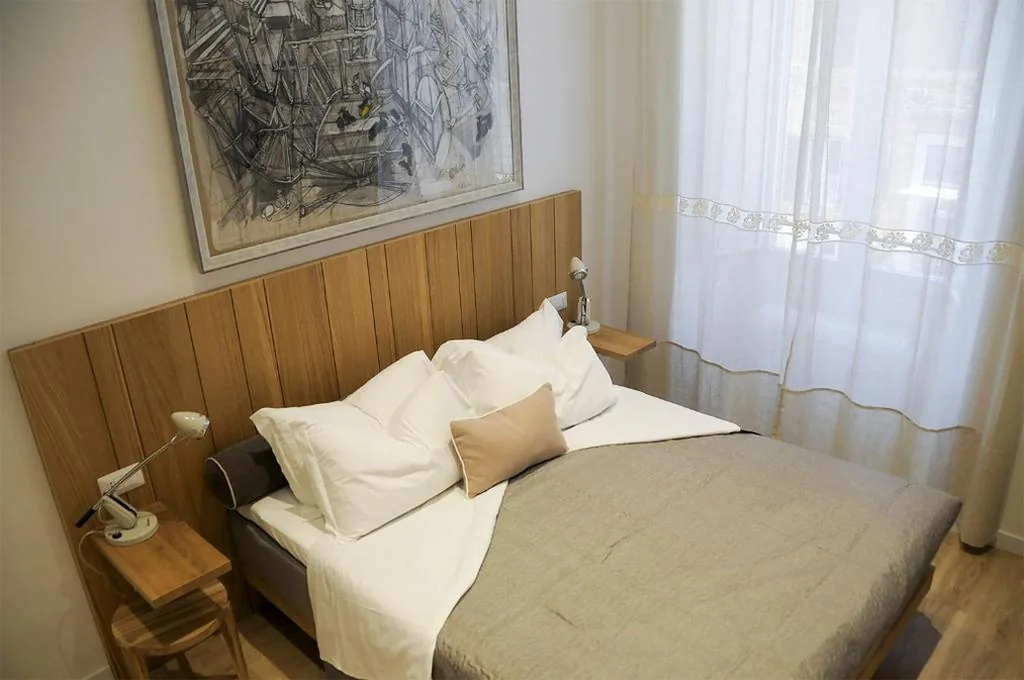 Double Room with Private Bathroom — Roma Vespahouse