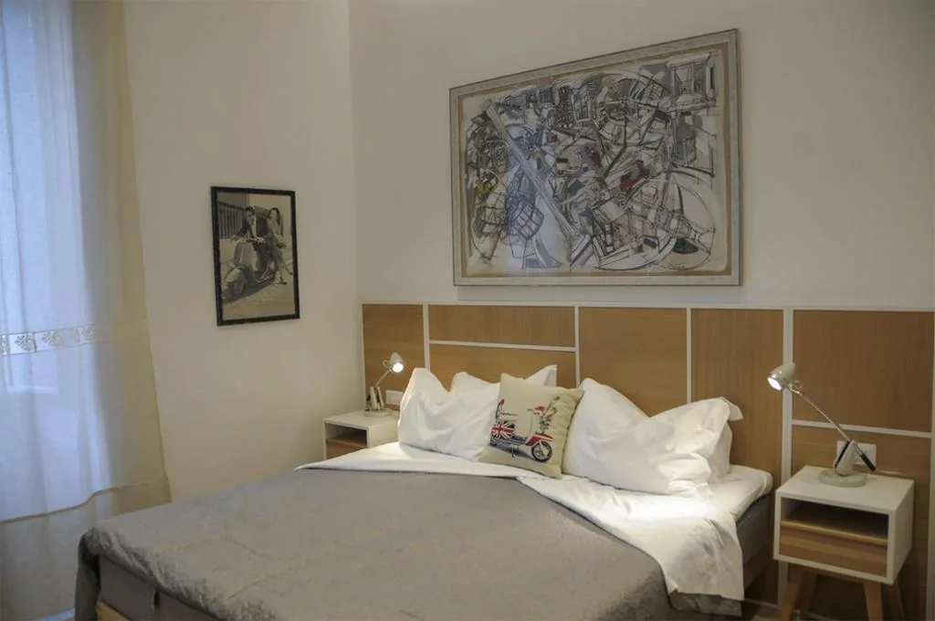 Double Room with Private Bathroom — Roma Vespahouse