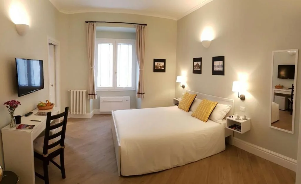 Double Room with Private Bathroom — Roman Suite Guest House