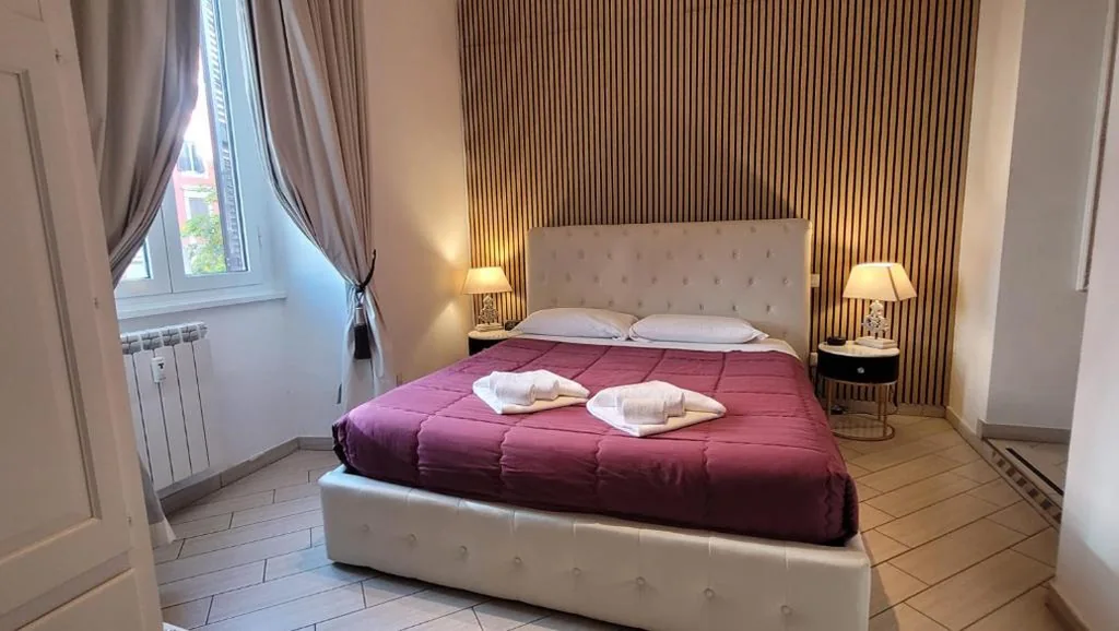 Double Room with Private Bathroom — Rome Central Rooms