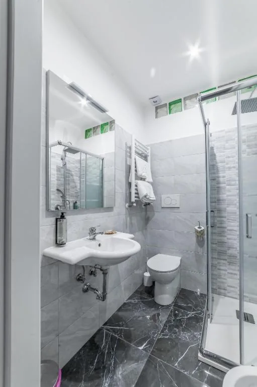 Camera Matrimoniale con Bagno Privato — Rome in Love B&B – Termini Train Station