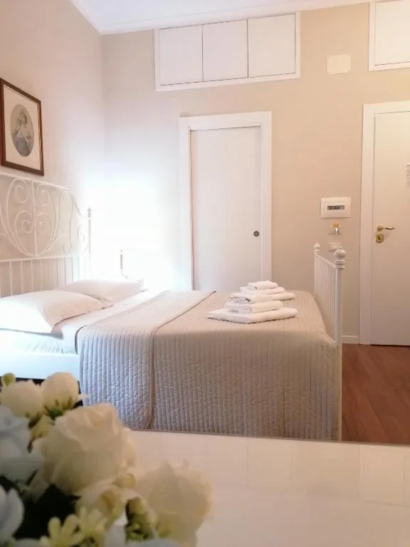 Double Room with Private Bathroom — Romebest