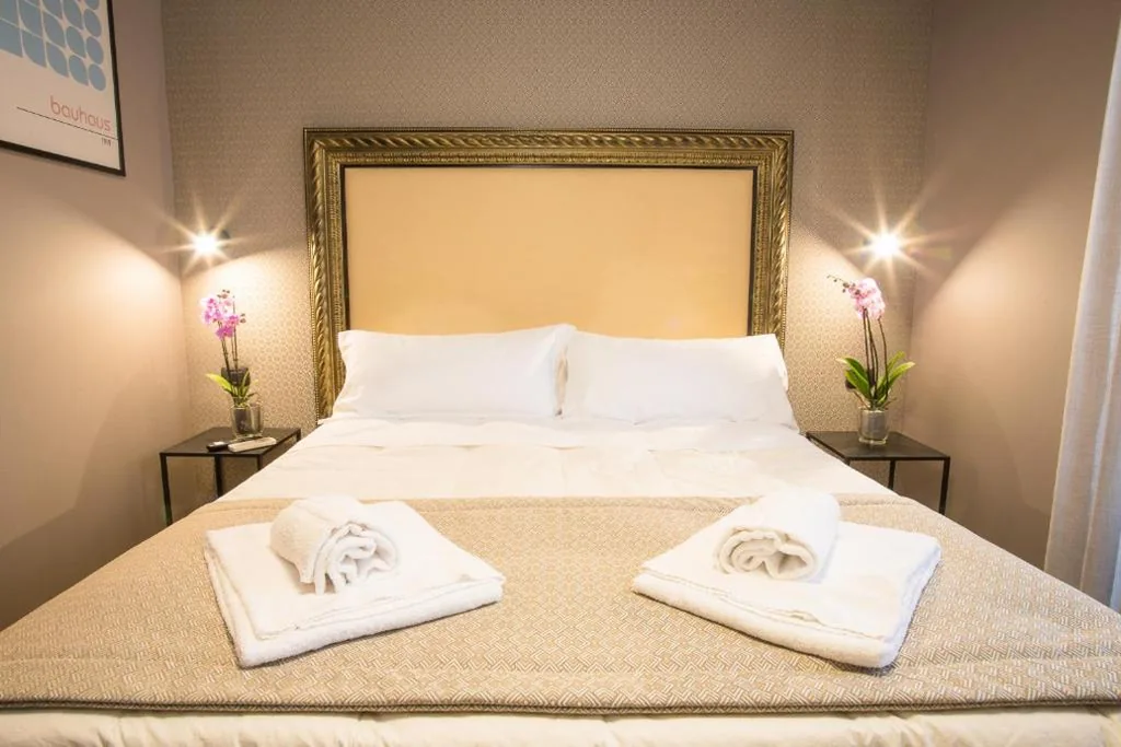 Double Room with Private Entrance — Rometobe