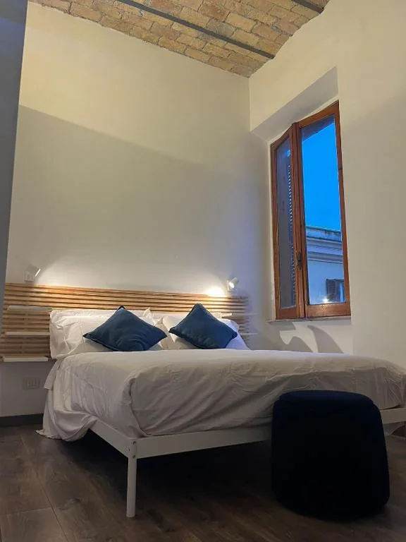 Double Room with Private Bathroom — Roomes – 3×4 San Giovanni