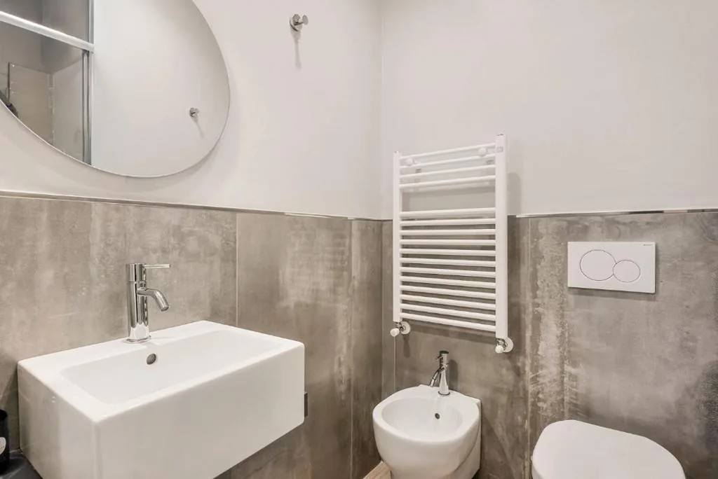 Double Room with Private Bathroom — Rooms La Spezia 5Terre-Vicino alla stazione
